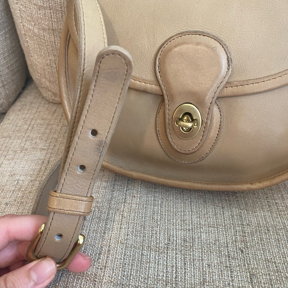 Vintage Coach Post Pouch style 9906 stone crossbody tan camel leather round 90s - Picture 12 of 13